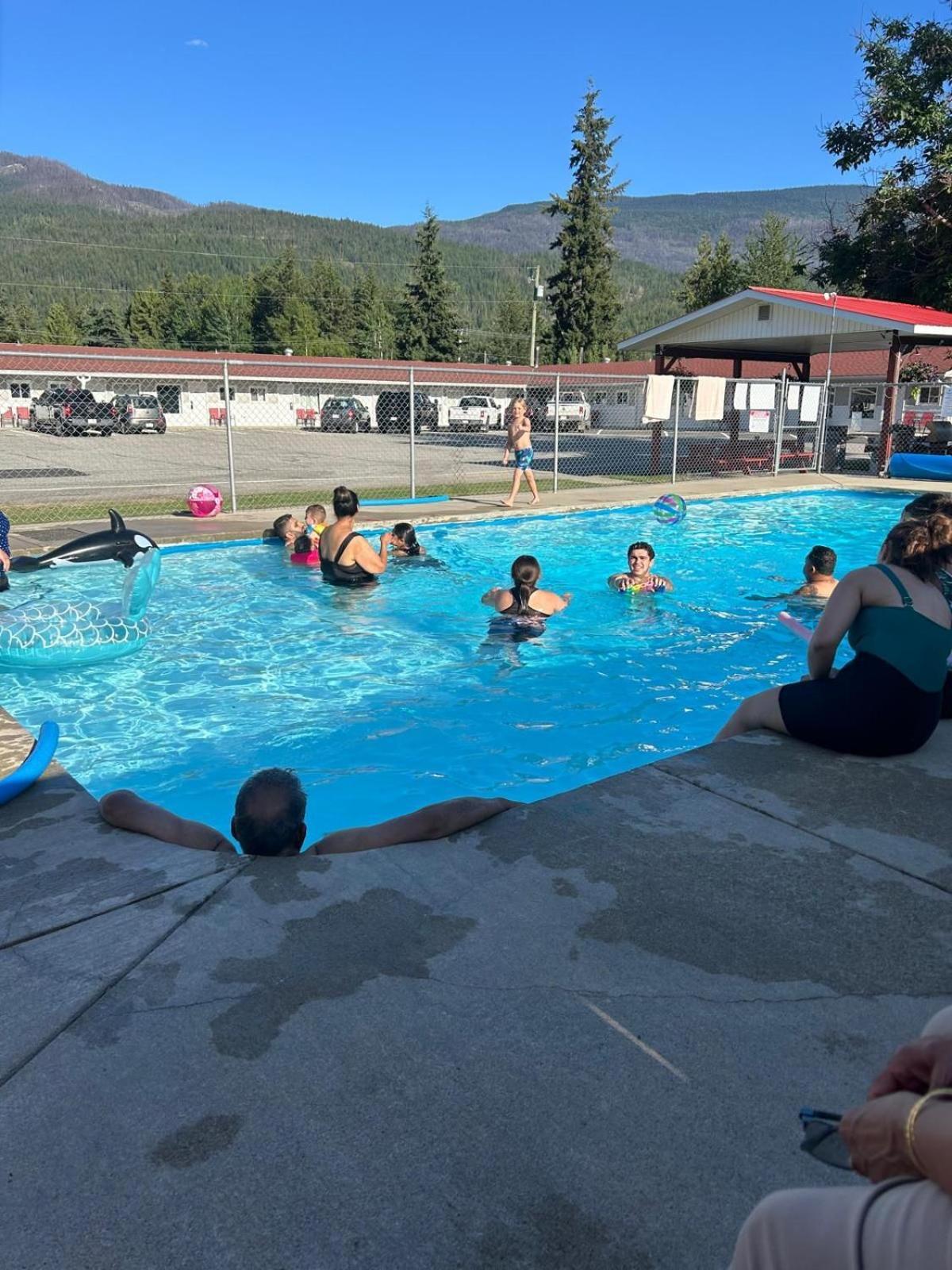 Paradise Motel Sicamous Dış mekan fotoğraf